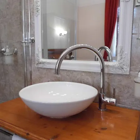 Anna בית אירוח *